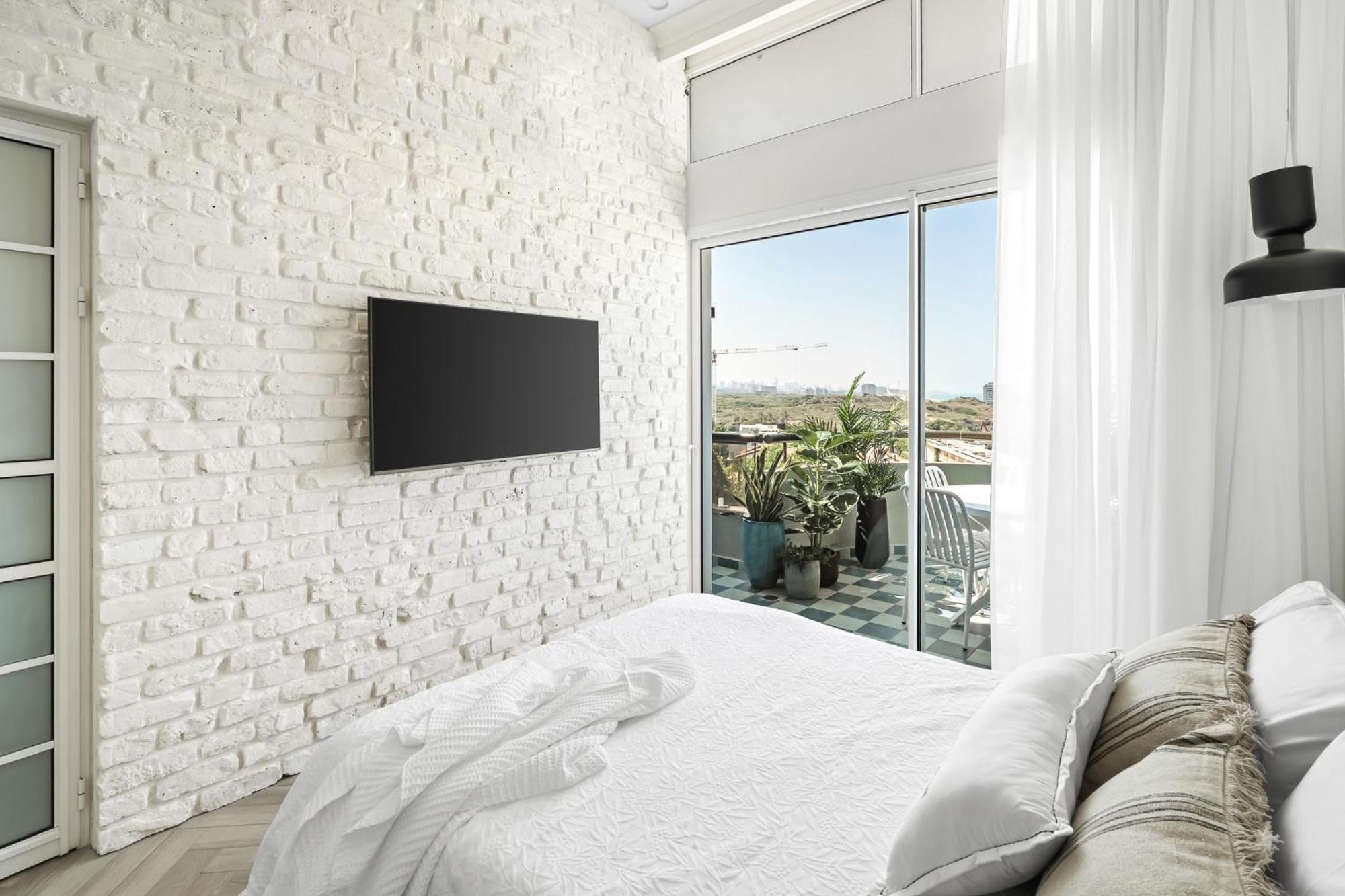 Sunsets Paradise 2Br With Parking By Beachfront Stay Herzliya Bagian luar foto